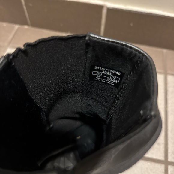 Zara black leather boots - Picture 4 of 7